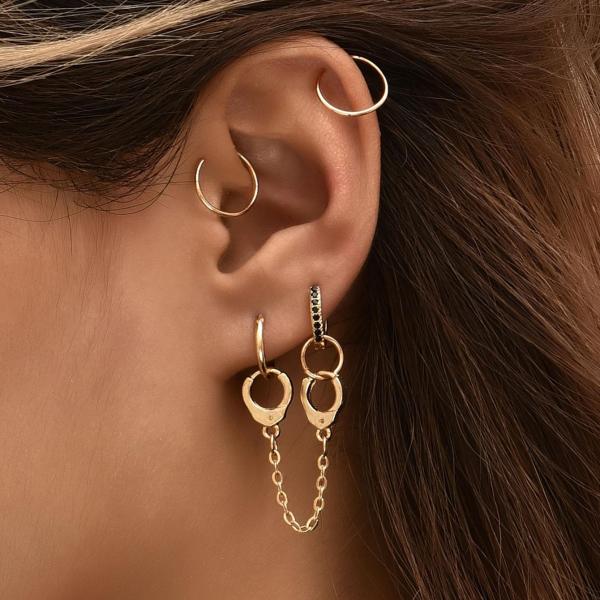 Aretes en forma de esposas